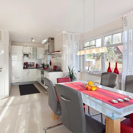 Haus Zingstzeit בית נופש *